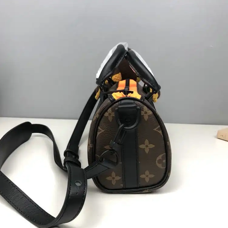 2204DJ0025 Bag LV 0802